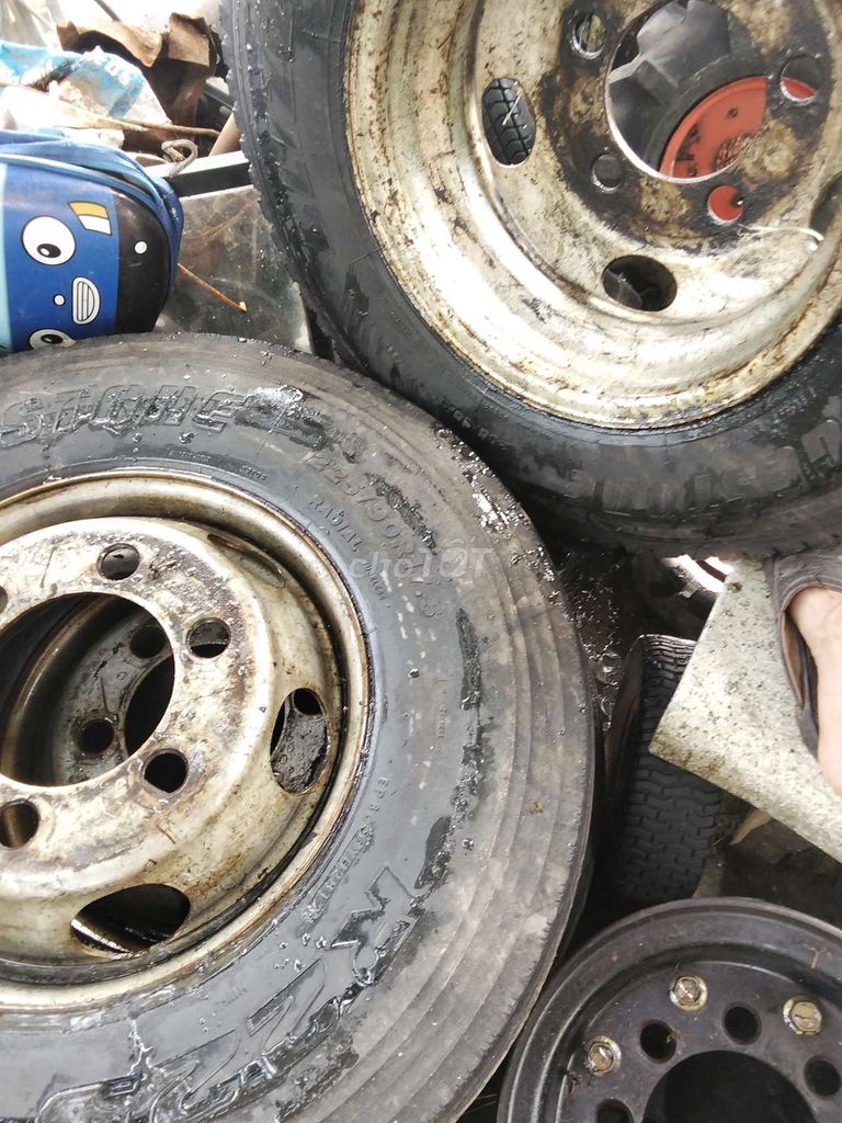 Mâm vỏ xe Kim loại Cao su Đen. Mua bán Phụ tùng xe tại Huyện Bến Lức Long An được đăng bởi Linh Lieu hình 2