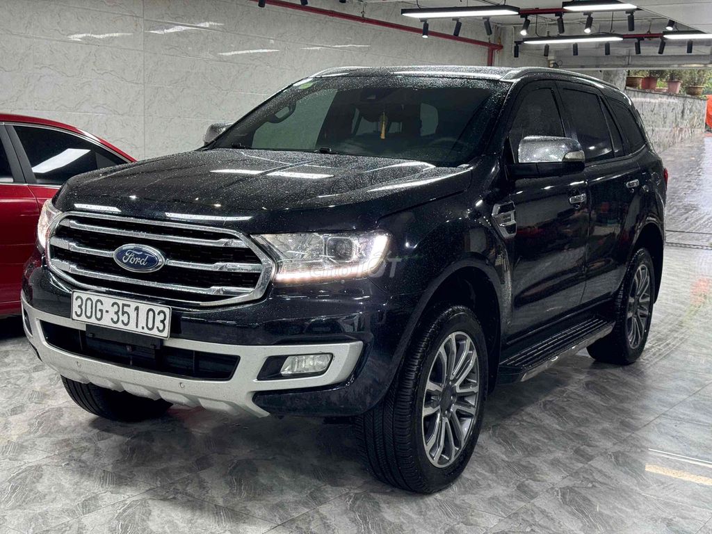 Ford Everest Titanium 4WD Đen 7 chỗ Tự động