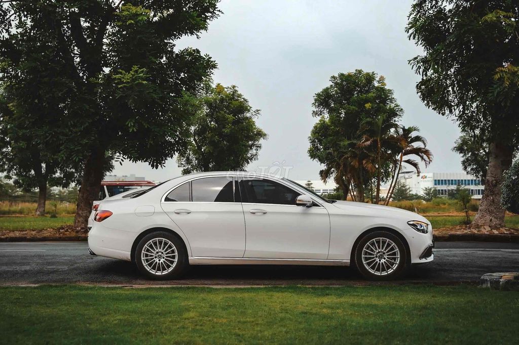 Mercedes Benz E Class 2023 - 6999 km cực đẹp. Mua bán Ô tô tại Quận 7 Tp Hồ Chí Minh được đăng bởi Hoàng Anh Tuấn hình 3