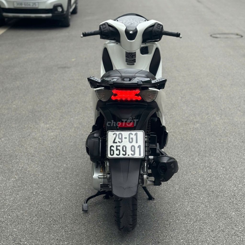Хонда SH 150 2018 Белая Вьетнам