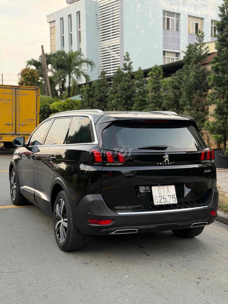 Peugeot 5008 1.6 AL 7 мест Черный 2019 92.000 км