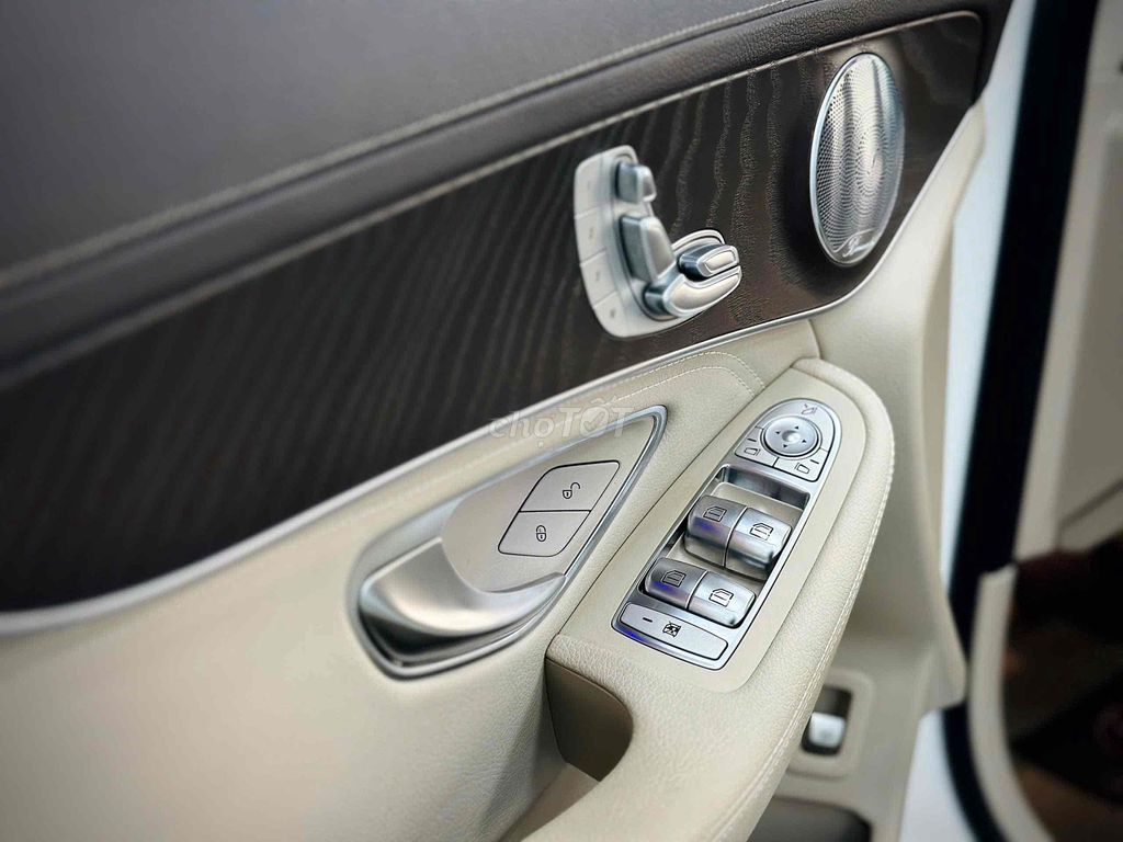 𝐌𝐞𝐫𝐜𝐞𝐝𝐞𝐬-𝐁𝐞𝐧𝐳 𝐆𝐋𝐂𝟐𝟎𝟎 𝟒𝐦𝐚𝐭𝐢𝐜 𝐌𝐨𝐝𝐞𝐥 𝟐𝟎𝟐𝟏. Mua bán Ô tô tại Thành phố Thủ Đức Tp Hồ Chí Minh được đăng bởi Tấn Khang Chuyên Xe Lướt hình 15