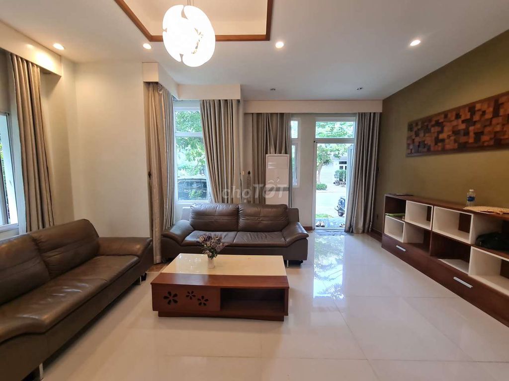 Cho thuê Biệt thự 198m2, 4PN, 3WC, khu compound Villa Park, P. Phú Hữu