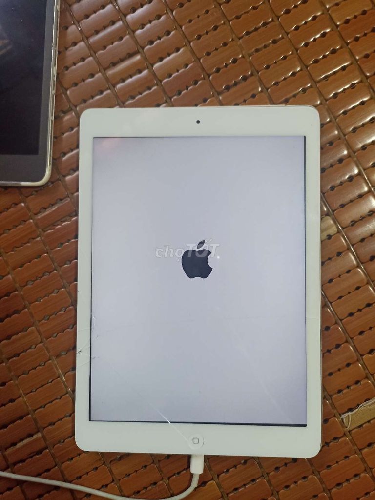 ipad air 1 cắm sạc chớp táo. Mua bán Máy tính bảng tại Quận 8 Tp Hồ Chí Minh được đăng bởi thiên  hình 1