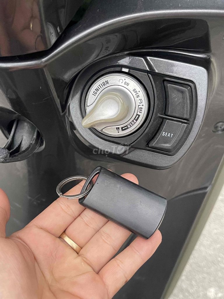 Yamaha Janus 2017 Smartkey Xám chính chủ ký. Mua bán Xe máy tại Quận 7 Tp Hồ Chí Minh được đăng bởi Đinh Hiêp hình 6