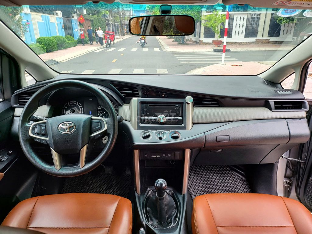 Toyota Innova 2017 2.0E - 78000 km. Mua bán Ô tô tại Quận 10 Tp Hồ Chí Minh được đăng bởi Anh Thanh hình 2