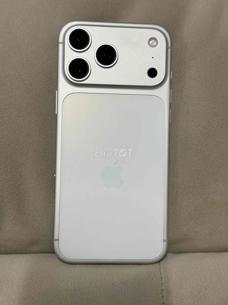 iPhone 17 Pro Max 256GB Bạc Pin 100%. Mua bán Điện thoại tại Quận Cầu Giấy Hà Nội được đăng bởi người ở lại hình 1
