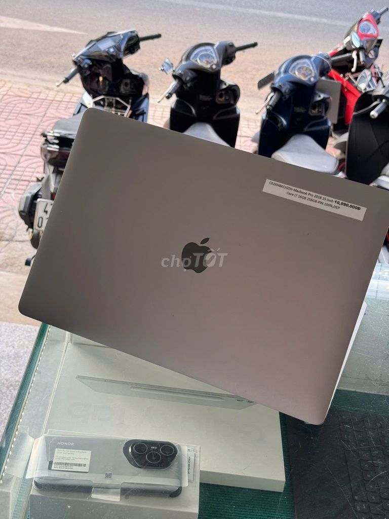 Apple Macbook Pro 2018 i7 15 inch 16GB/256GB. Mua bán Laptop tại Thành phố Buôn Ma Thuột Đắk Lắk được đăng bởi Cầm Đồ PHÚT 89  hình 1