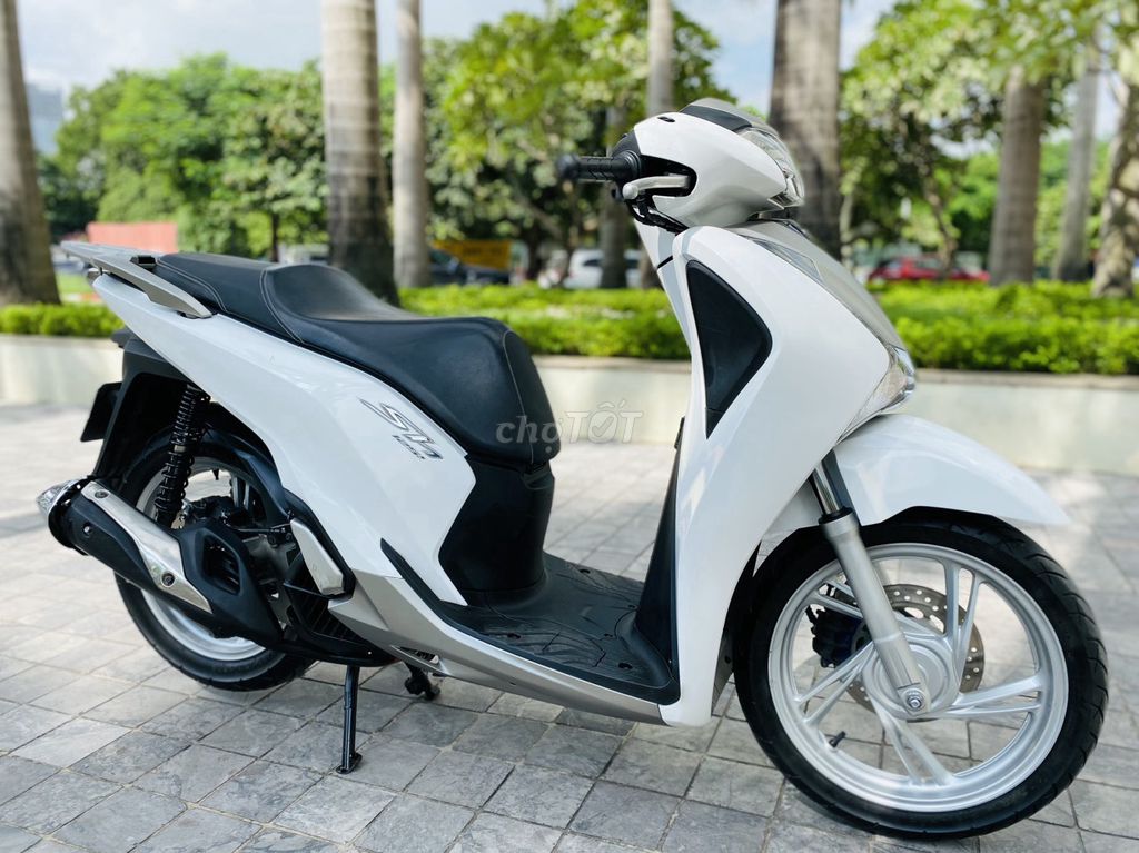 Мотоцикл Honda SH White 125fi. Оригинальный автомобиль