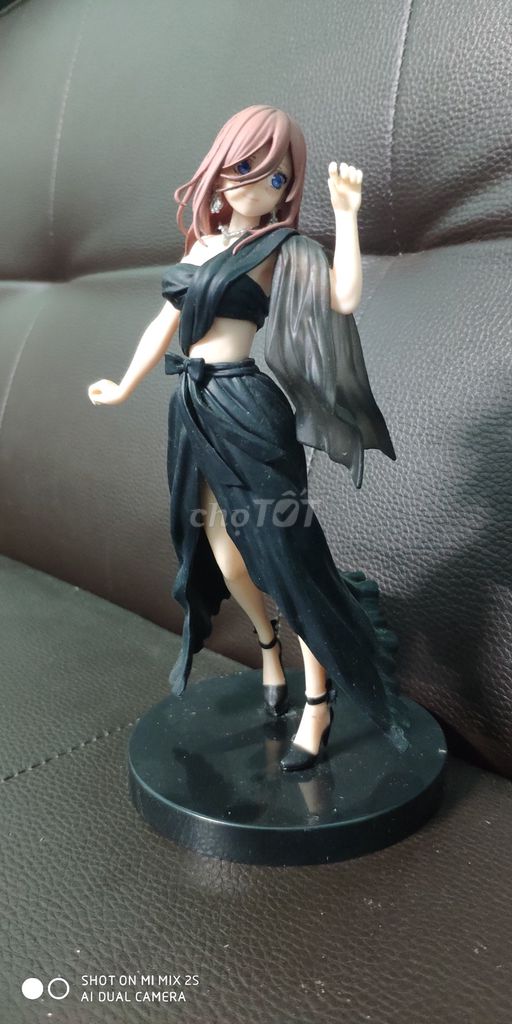 Mô hình Miku Nakano Dạ hội Nữ No box