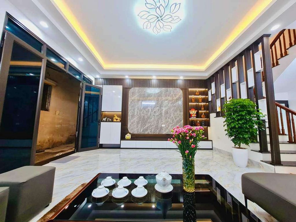 7.8 tỷ - 45m² - 5 tầng - MT 5.5m
Kim Mã - Ba Đình- Sổ Đẹp