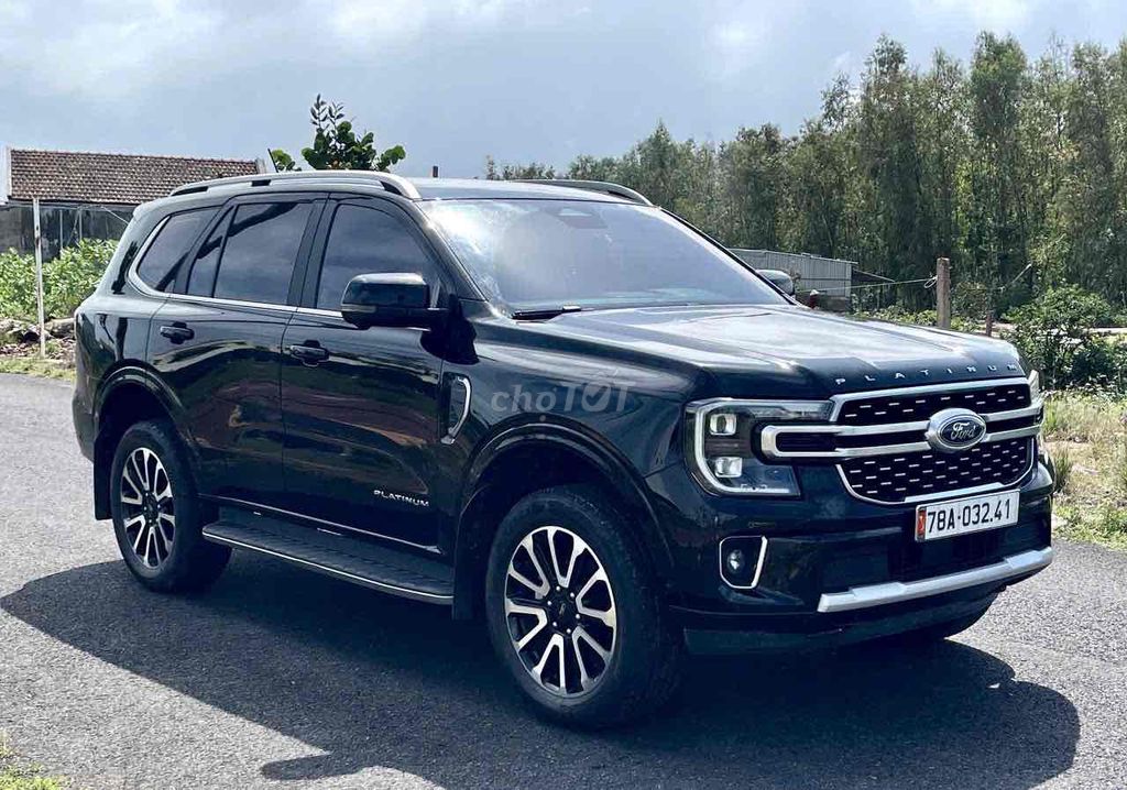 Everest Platinum 2024 Xe Tại Hãng Ford. Mua bán Ô tô tại Quận Tân Bình Tp Hồ Chí Minh được đăng bởi FORD PHỔ QUANG XE CŨ hình 1
