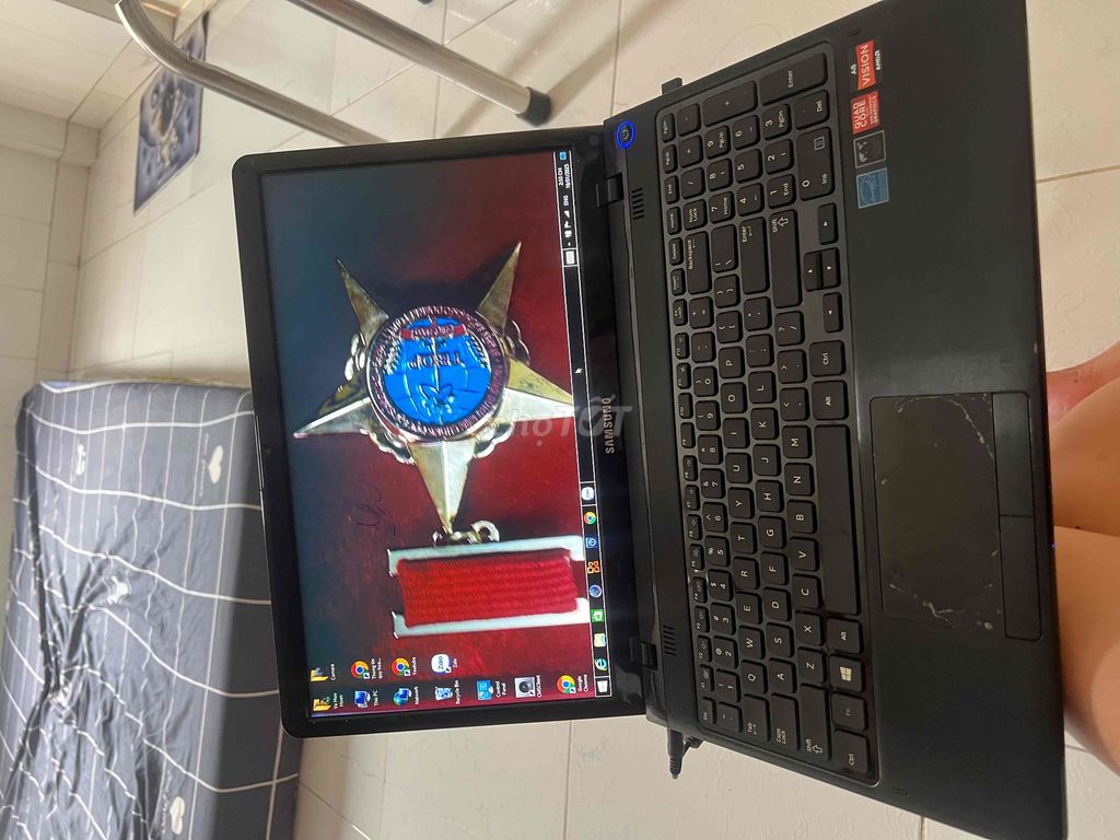 Laptop Samsung AMd a8 màn hình 15.6