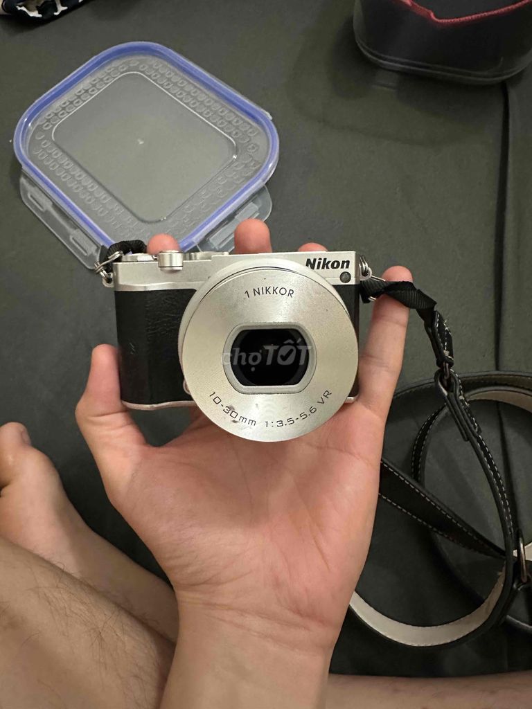 máy ảnh Nikon J5 màu bạc đã qua sử dụng