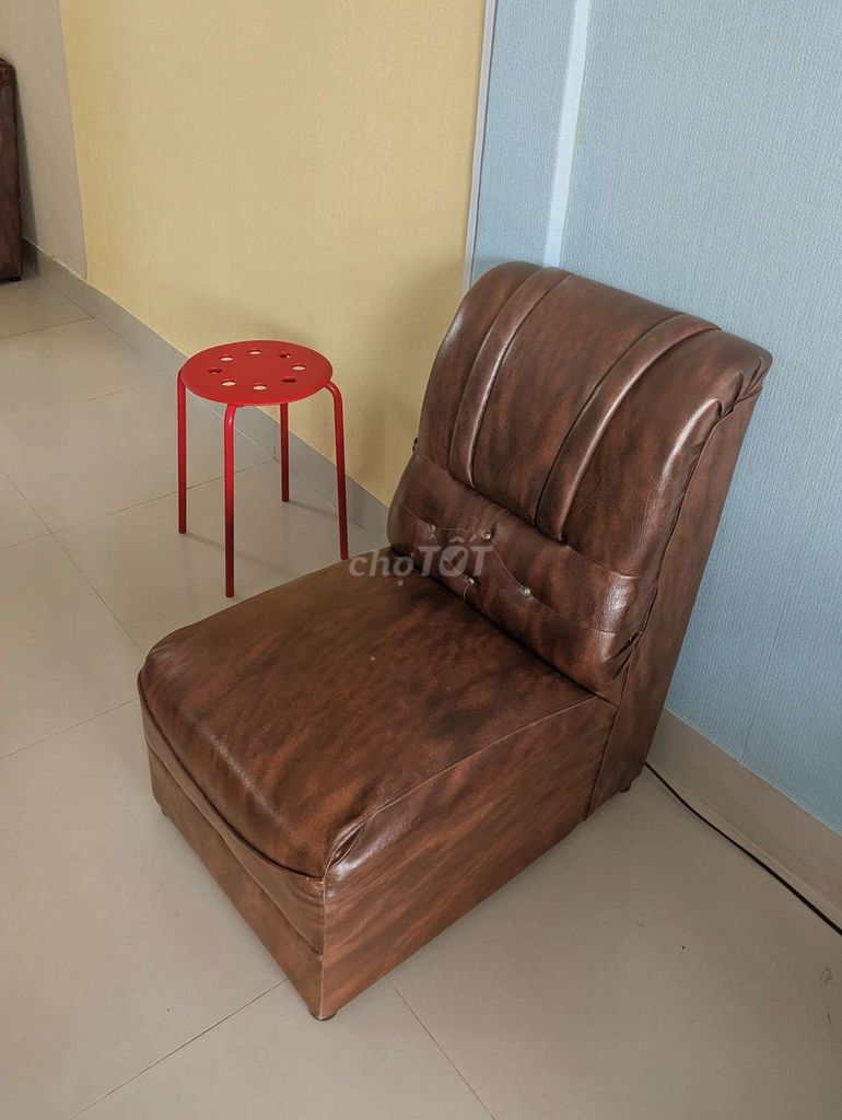 Ghế sofa đơn Da Nâu Đã qua sử dụng. Mua bán Bàn ghế tại Thành phố Nha Trang Khánh Hòa được đăng bởi Bảo Nguyễn hình 1