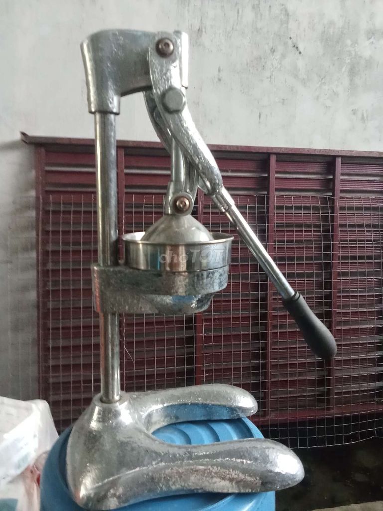 Máy ép trái cây Kim loại Bạc Mới. Mua bán Bếp, lò, đồ điện nhà bếp tại Huyện Vĩnh Cửu Đồng Nai được đăng bởi huy huynh hình 1