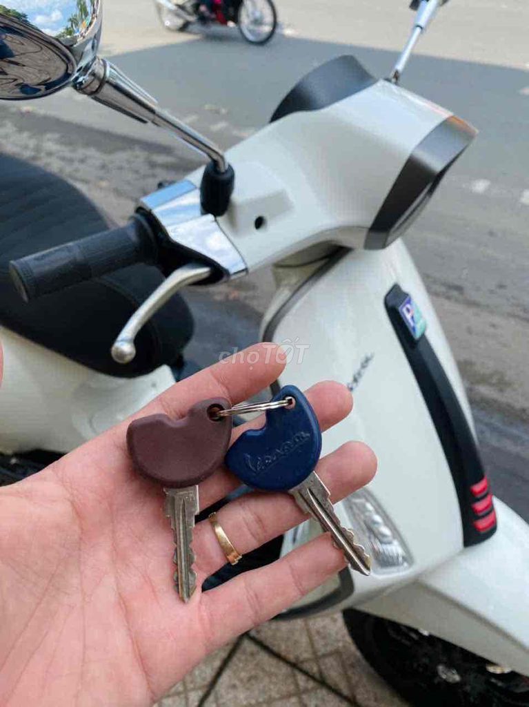 Piaggio Vespa Sprint 125 2019 Trắng 4000 km. Mua bán Xe máy tại Quận Ninh Kiều Cần Thơ được đăng bởi CHXM Tân Liên Hưng 2 hình 8