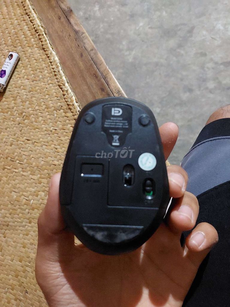 Chuột máy tính không dây Đen. Mua bán Phụ kiện (Màn hình, Chuột...) tại Thành phố Tân An Long An được đăng bởi Nguyên Họ Lê hình 1