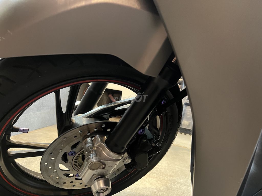 Xe SH 150i ABS Xám mới 96% Chính chủ ít dùng. Mua bán Xe máy tại Quận 12 Tp Hồ Chí Minh được đăng bởi Hoàng Đoàn Ngọc hình 4