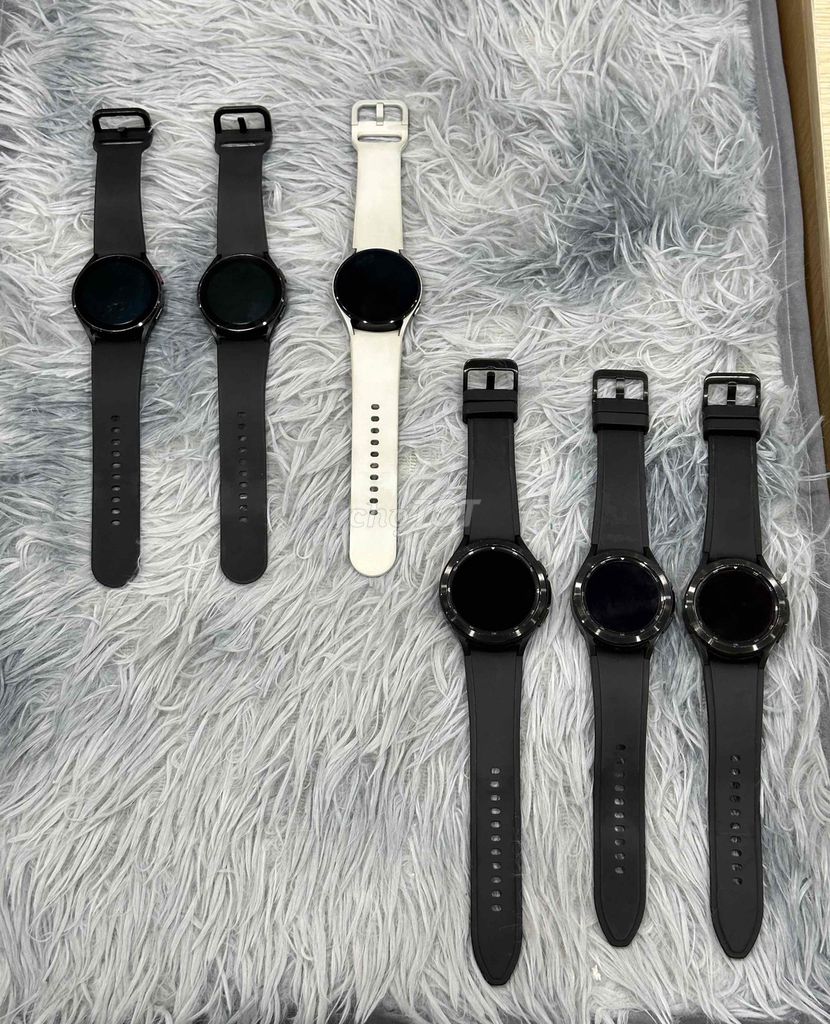 Samsung Watch 4 40mm Đen Trắng. Mua bán Thiết bị đeo thông minh tại Quận 5 Tp Hồ Chí Minh được đăng bởi Anh Thư hình 1