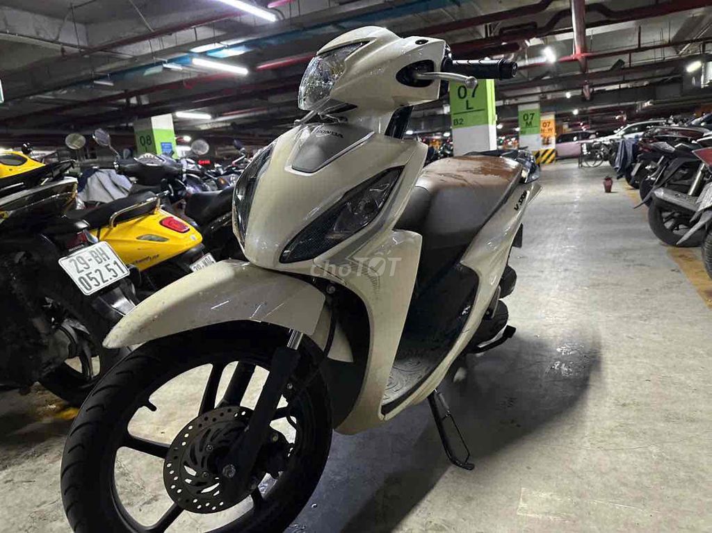 Honda Vision 2024 Vàng kem 3000 km. Mua bán Xe máy tại Quận Hai Bà Trưng Hà Nội được đăng bởi Hà Trần hình 4