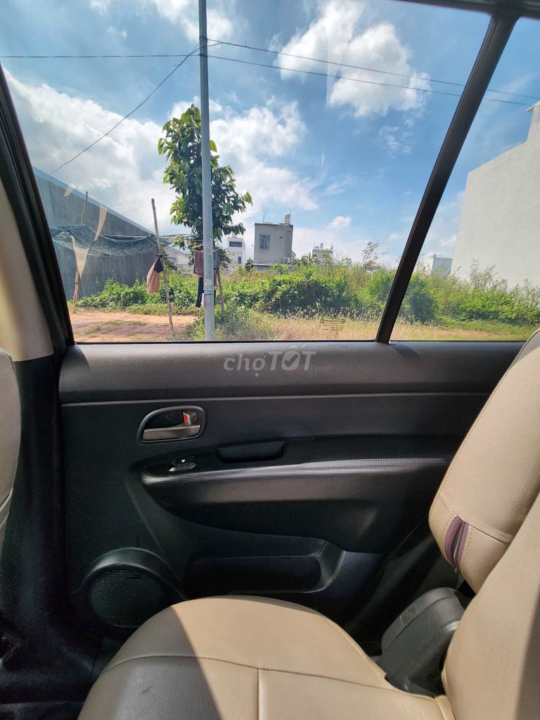 Kia Carens 2011 LX 1.6 MT - 7 chỗ - số sàn