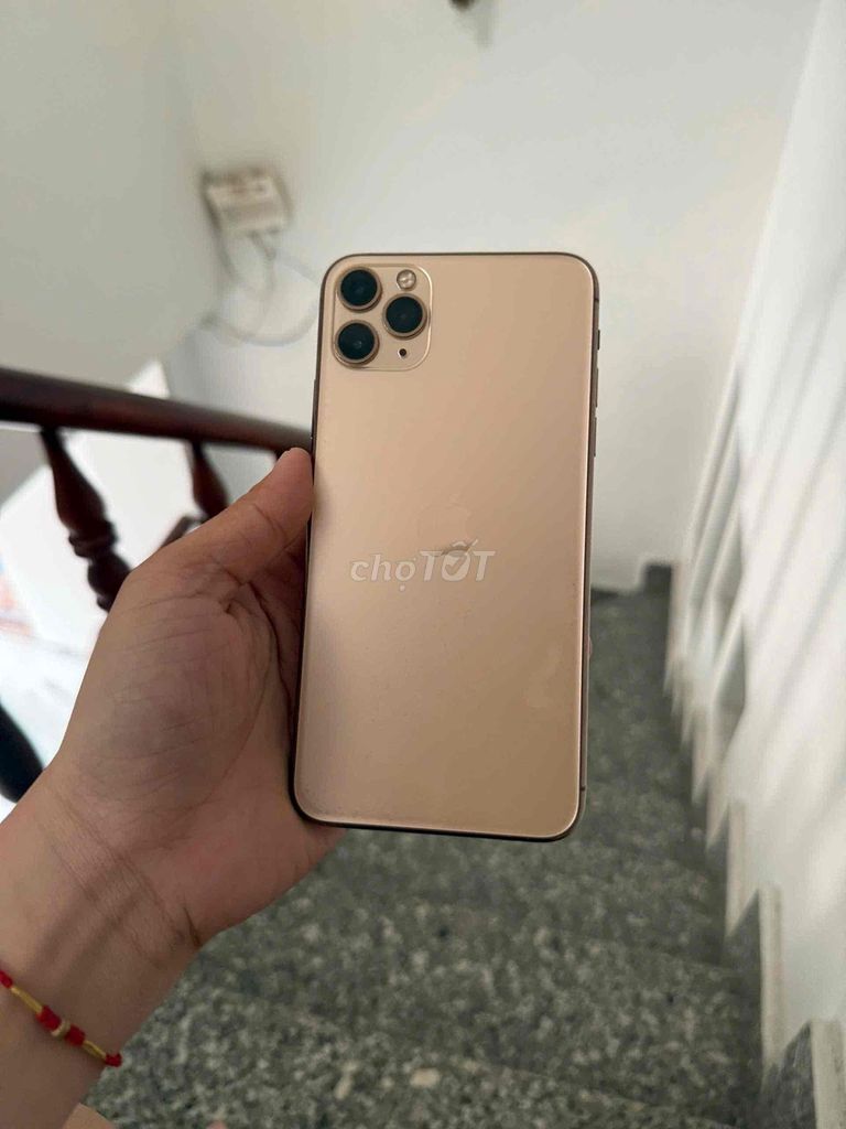 Apple iPhone 11 Pro Max 256GB Vàng Mỹ Like New. Mua bán Điện thoại tại Thành phố Nha Trang Khánh Hòa được đăng bởi Huệ Lê hình 1