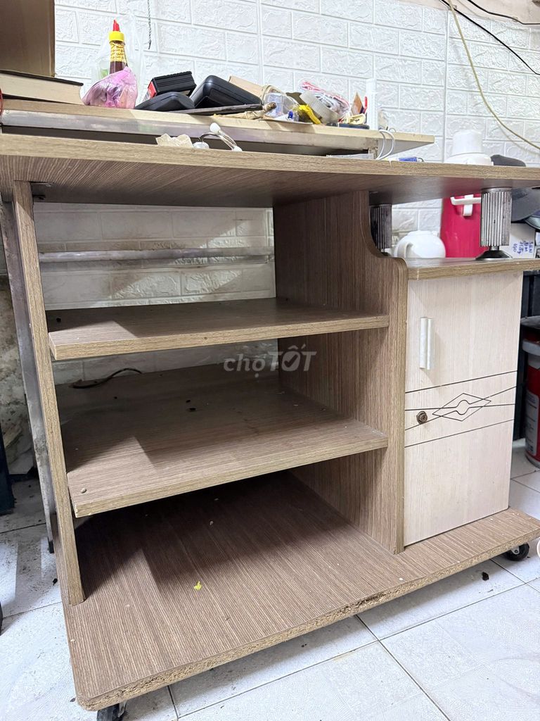Tủ văn phòng gỗ nâu 1m x 1m đã dùng. Mua bán Đồ dùng văn phòng tại Quận 8 Tp Hồ Chí Minh được đăng bởi Hà Vy hình 1