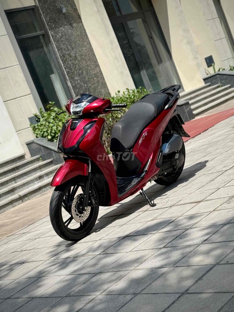 Honda SH125 CBS 2018 Красное спортивное море Красивый автомобильный столб Keng