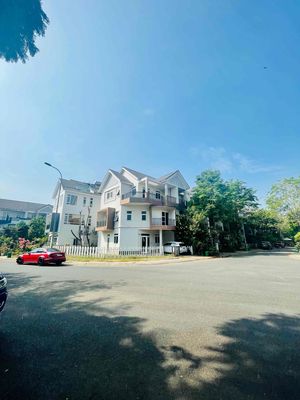 Biệt thự GỐC sân vườn 140m2, 1T 2L, áp mái, Sổ hồng, hướng mát. Mua bán nhà ở tại Thành phố Thủ Đức Tp Hồ Chí Minh được đăng bởi Vòng Xuân Kim