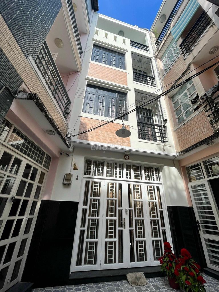 Cho thuê nhà có nội thất 50/3A Đỗ Tấn Phong gần ngã tư Phú Nhuận.