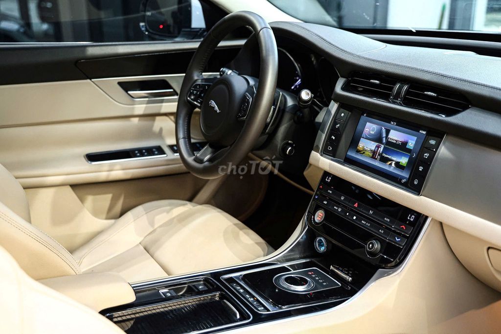 Jaguar XF Pure 2.0 AT 2017 - 1 Chủ Từ Đầu. Mua bán Ô tô tại Quận Tân Bình Tp Hồ Chí Minh được đăng bởi FatCar Auto hình 8
