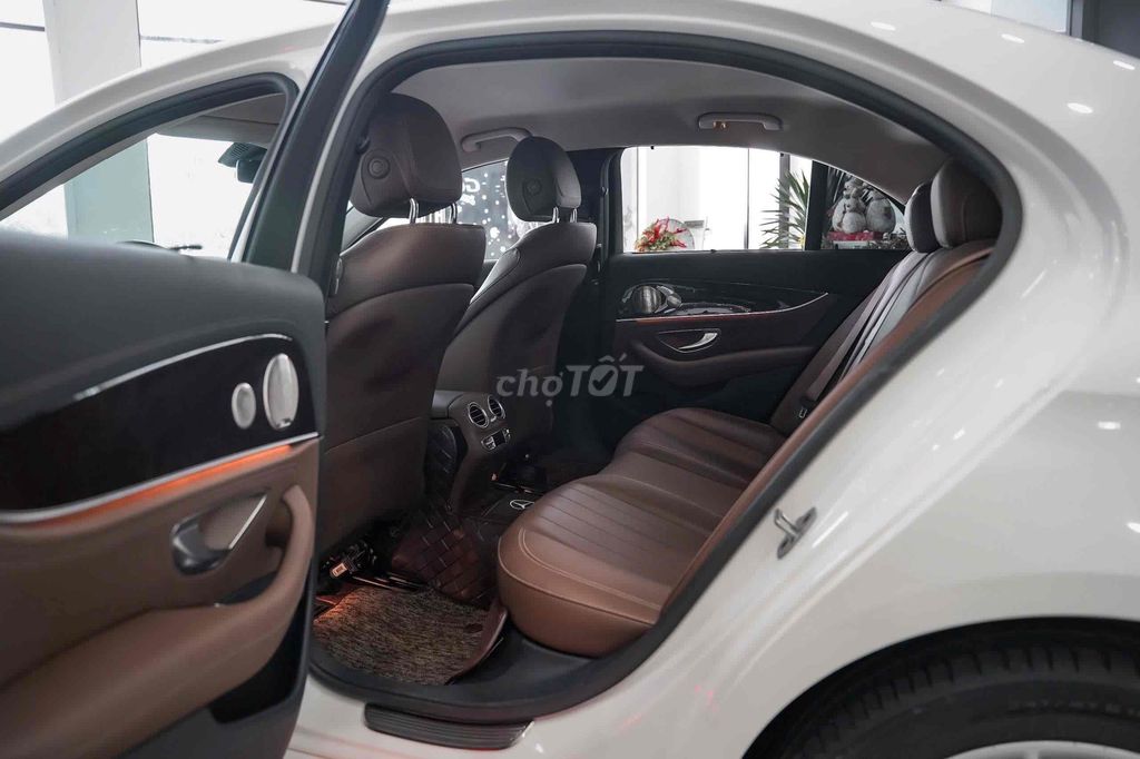 Mercedes E200 Exclusive V1 Model 2025. Mua bán Ô tô tại Quận 7 Tp Hồ Chí Minh được đăng bởi Hoàng Thọ hình 9