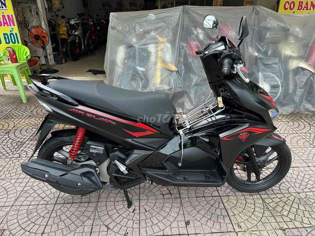 Honda Air Blade 2017 Đen nhám zin dep vĩnh long. Mua bán Xe máy tại Thành phố Vĩnh Long Vĩnh Long được đăng bởi xe máy Tùng Beo hình 8