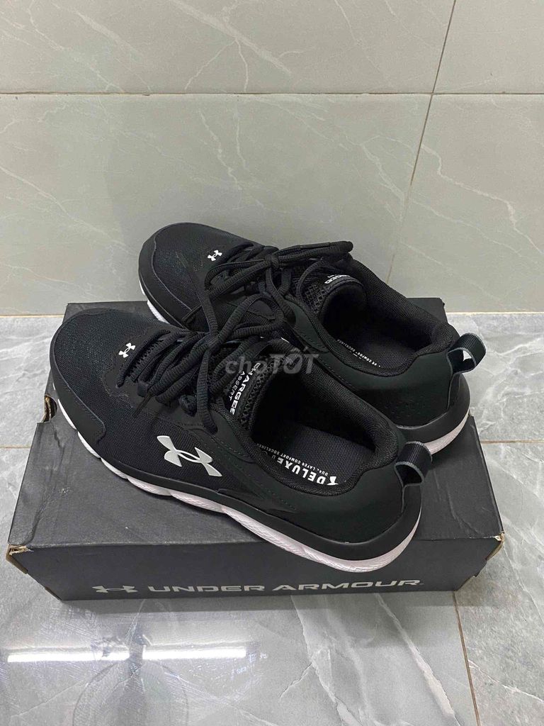 Giày UNDER ARMOUR size 43-44 Xách Tay Mỹ