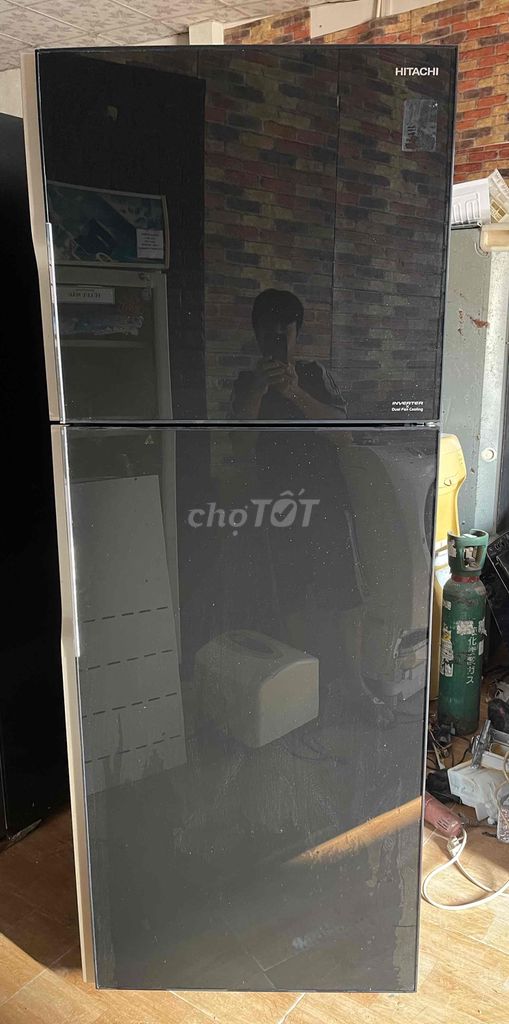 cần thanh lí tủ lạnh hitachi 470 lít inverter