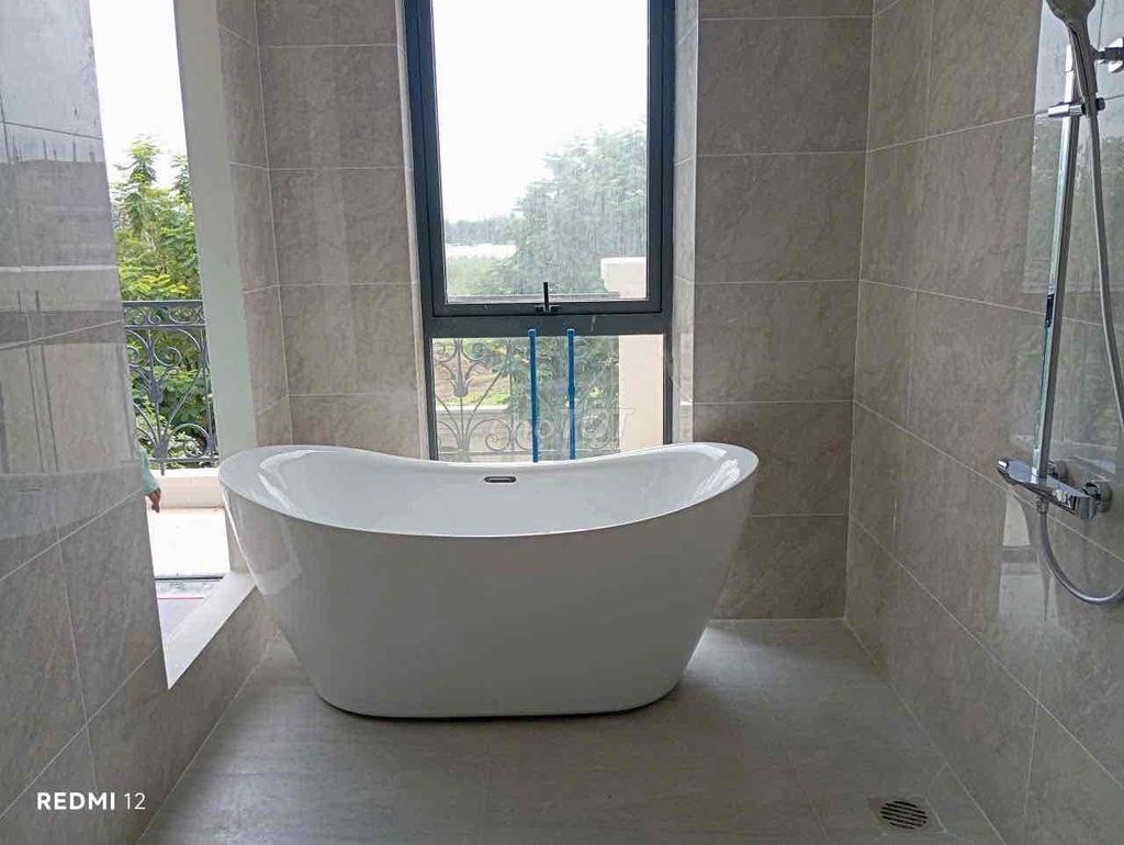 Bồn tắm men sứ màu trắng. Mua bán Thiết bị vệ sinh, nhà tắm tại Quận 1 Tp Hồ Chí Minh được đăng bởi Ngân Nguyễn hình 1
