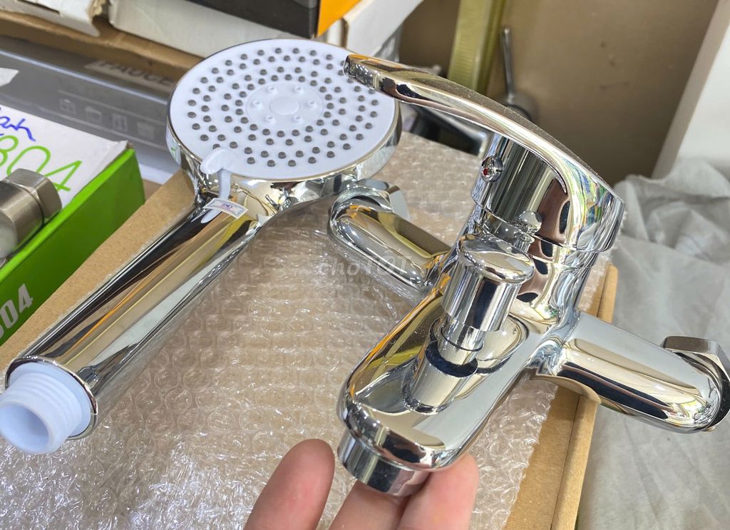Vòi sen tắm inox nóng lạnh. Mua bán Thiết bị vệ sinh, nhà tắm tại Thành phố Mỹ Tho Tiền Giang được đăng bởi Huy Trần hình 1