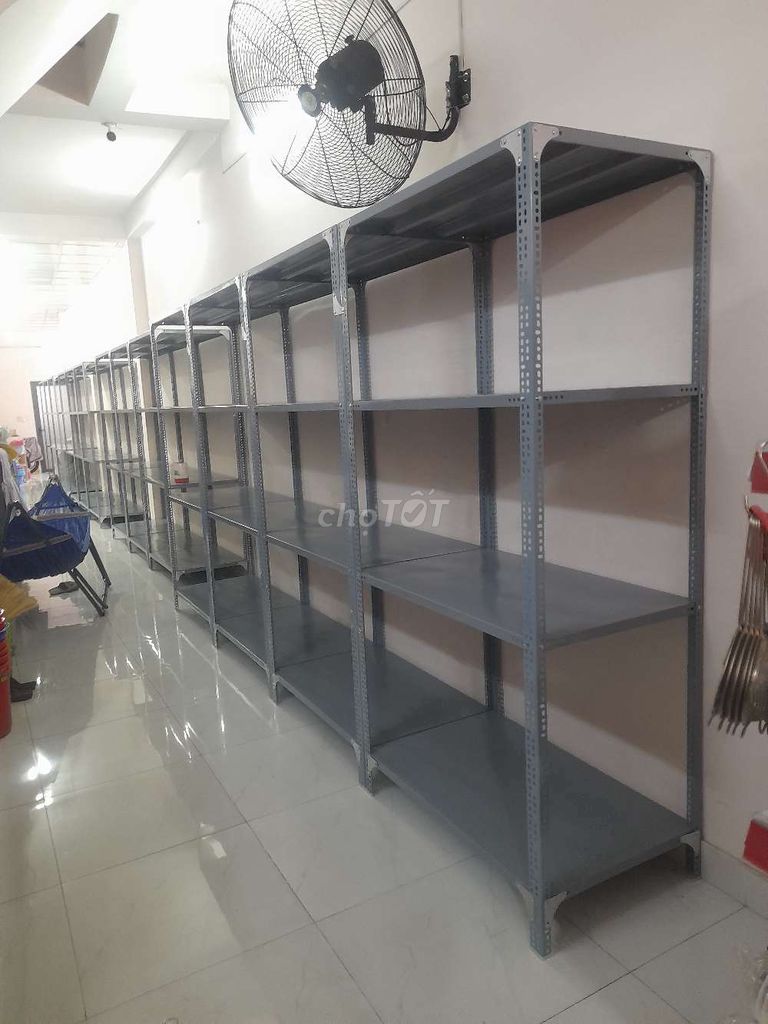 Kệ sắt v lỗ đa năng . Mua bán Tủ, kệ gia đình tại Thành phố Thủ Dầu Một Bình Dương được đăng bởi Thu Hoàng hình 1