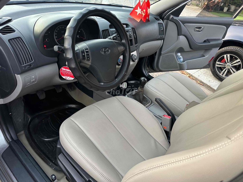 Hyundai Avante Sedan Số sàn Xám. Mua bán Ô tô tại Thành phố Bến Tre Bến Tre được đăng bởi Phương Bến Tre hình 12