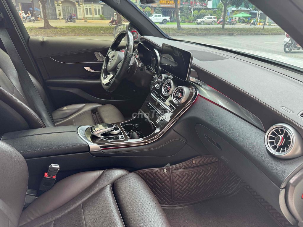 Bán hoặc đổi xe khác Mercedes-GLC 200 2019 Trắng. Mua bán Ô tô tại Quận Bình Tân Tp Hồ Chí Minh được đăng bởi  Mãnh hình 8