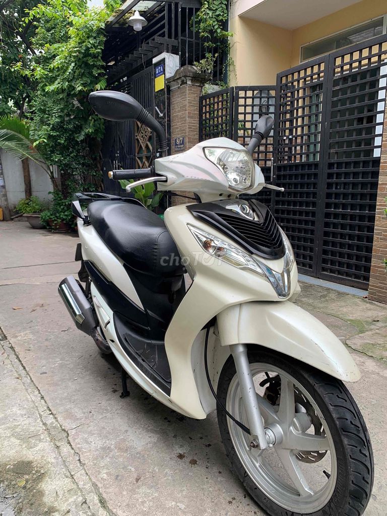 SYM Shark 125cc 2013 trắng đen SD37000km bs.Tphcm. Mua bán Xe máy tại Quận Bình Tân Tp Hồ Chí Minh được đăng bởi Anh khuê hình 3