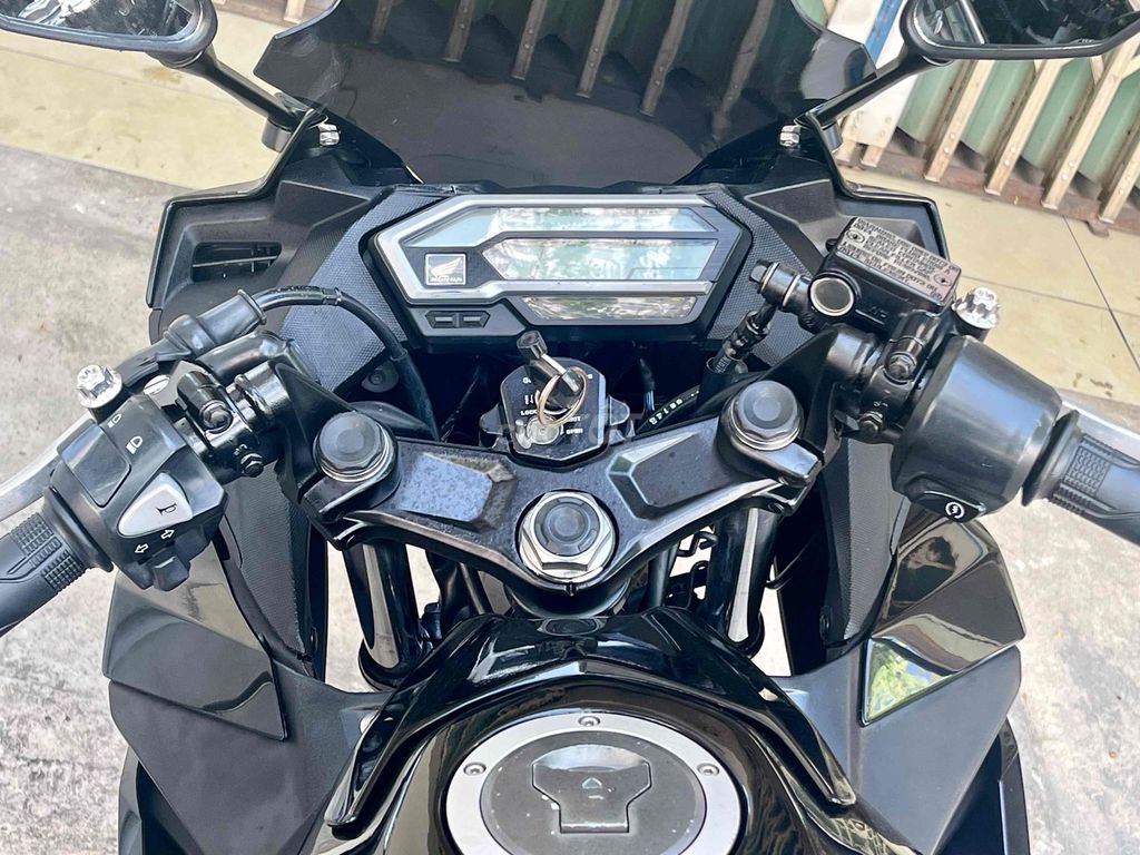 Honda CBR 150R 2018. Mua bán Xe máy tại Thành phố Vũng Tàu Bà Rịa - Vũng Tàu được đăng bởi Cao Trí hình 17