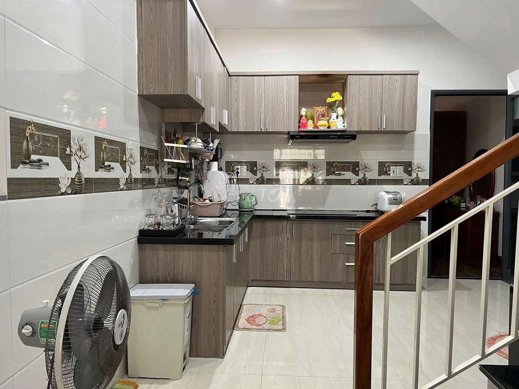 chủ cần bán gấp nhà 2tầng đường lưu trọng lư, hải châu 