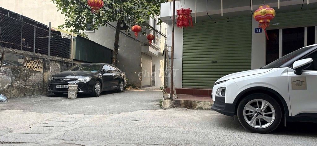 5-этажный бизнес-дом, въезд автомобиля в дом, недалеко от моста Thuong Cat