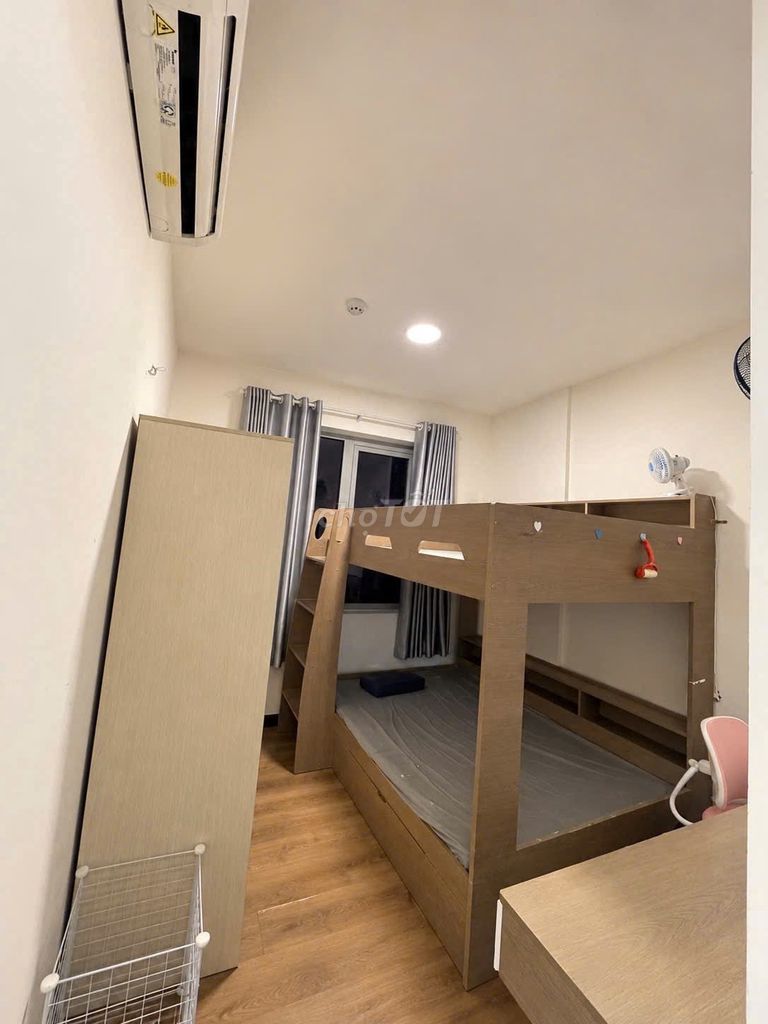 Luxgarden, 2PN full nội thất. Giá 10tr ở liền
