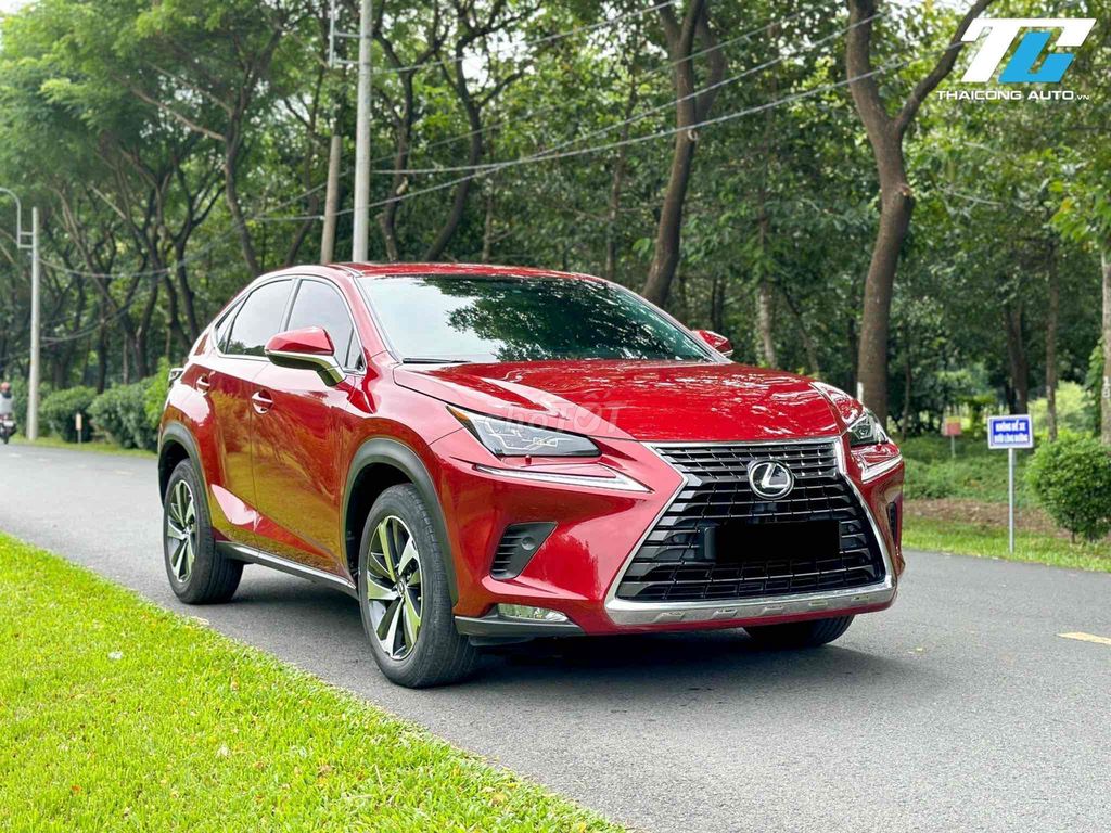 Lexus NX300 màu đỏ sản xuất 2019 trả trước 600tr