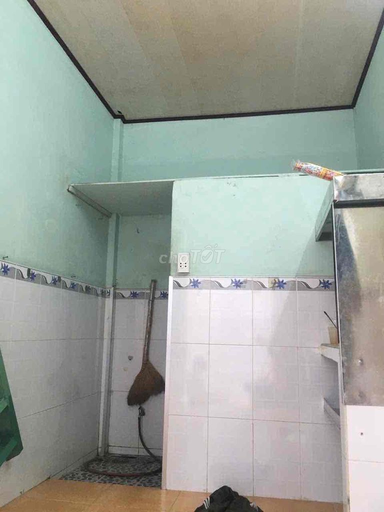 nhà nhỏ có shr -hẻm thông tứ phía (đầy đủ tiện ích xung quanh)