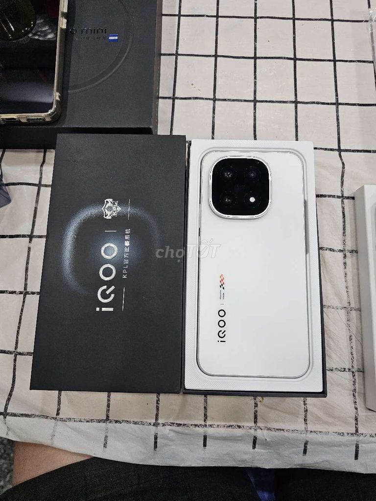 Vivo IQOO 15 BMW TRẮNG 12/256 FBOX ZIN ĐẸP KHỎE. Mua bán Điện thoại tại Quận Tân Phú Tp Hồ Chí Minh được đăng bởi Ngô Minh Mobile  hình 1