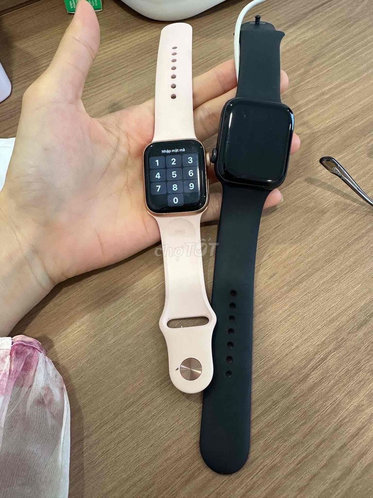 Apple Watch Series 4 Hồng. Mua bán Thiết bị đeo thông minh tại Quận Bắc Từ Liêm Hà Nội được đăng bởi Phí Phương Thùy hình 1